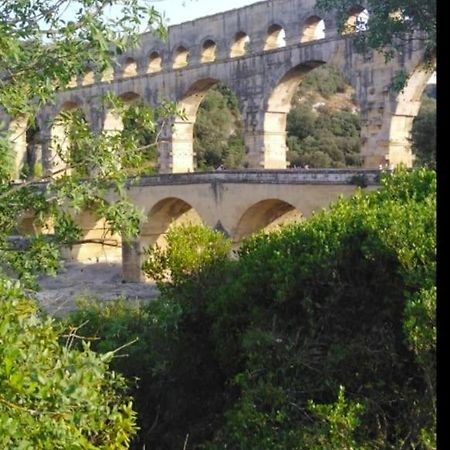 Meuble 6 Personnes Appartement Remoulins Buitenkant foto